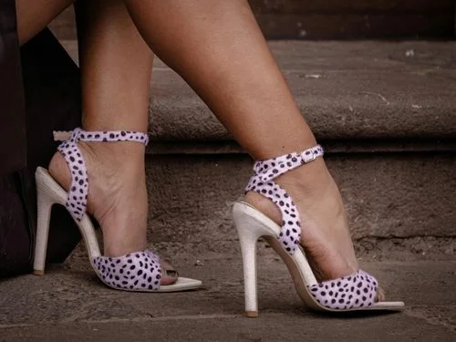 10 Foot-Friendly Heels That Combine Style, Comfort, and Elegance