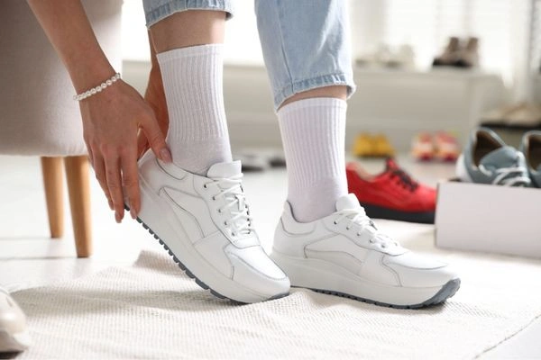 Essential Sneaker Reviews for Comfort, Style & Performance